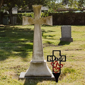 Gedenkkreuz auf dem Elternfriedhof